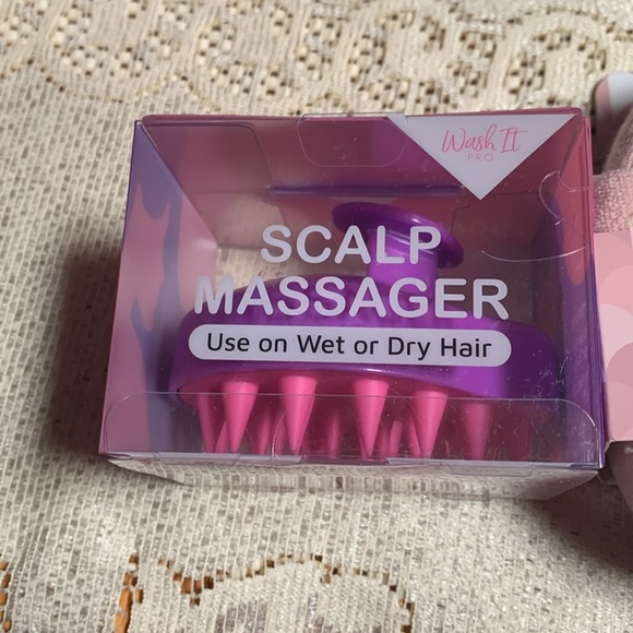 Gibson Exfoliating Body Sponge and Scalp Massager Set - Pink and Purple - Picture 2 of 3